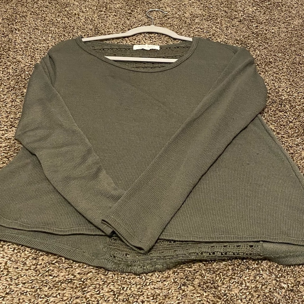 Green long sleeve shirt with back pattern